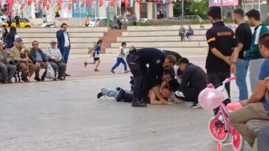 kavgaya karisan sahis polis ekiplerine zor anlar yasatti Nskw2sl5