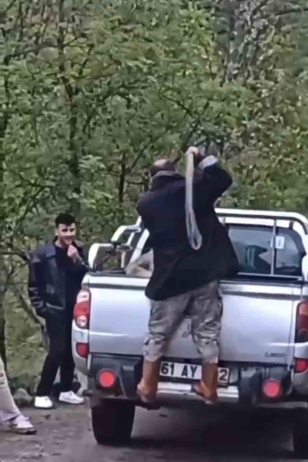 kopege halatla siddet uygulayan sahis gozaltina alindi s4vItAH1