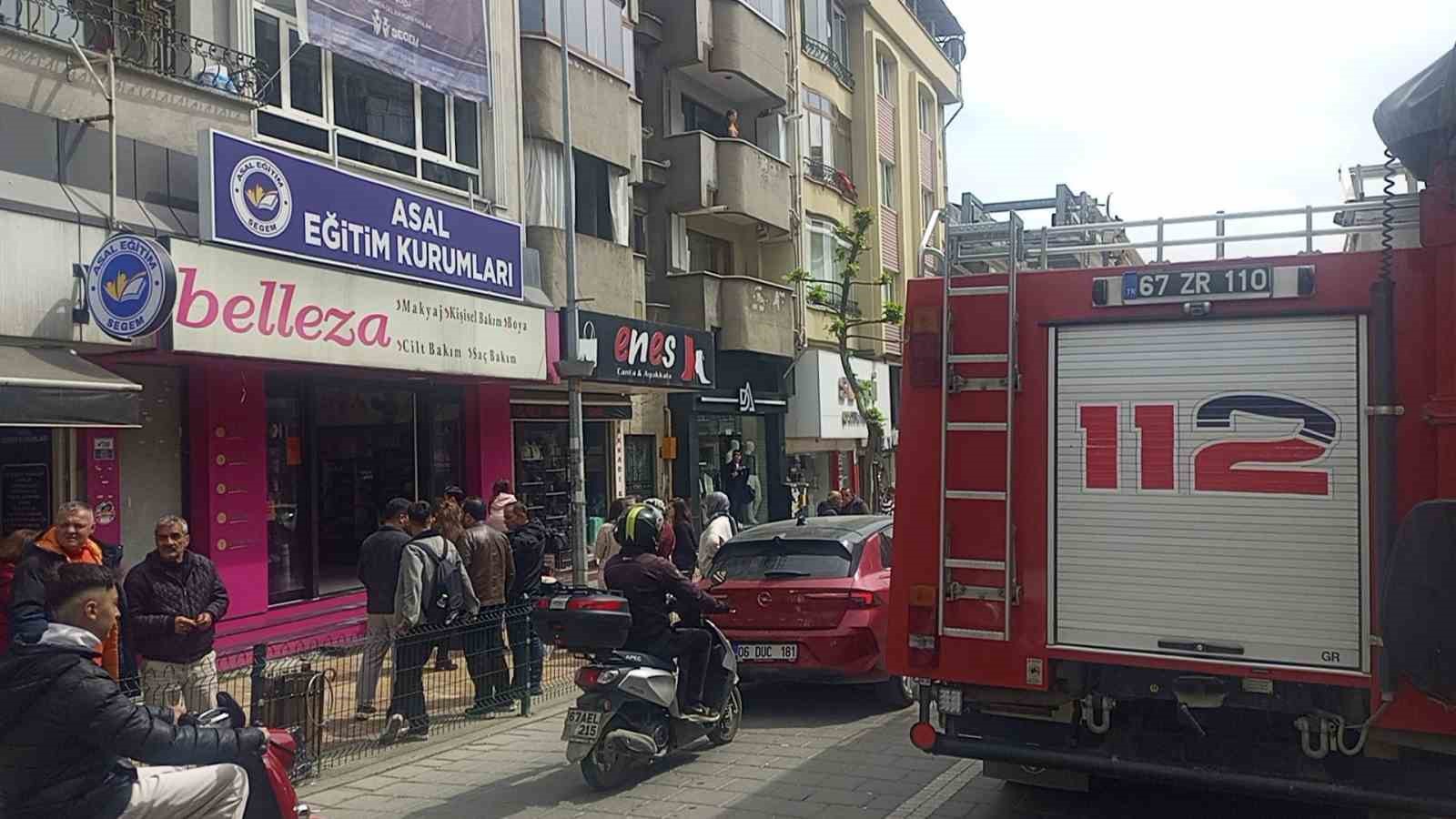 kozmetik urunlerinin satildigi isyerinde cikan yangin korkuttu 7F8tTpJC