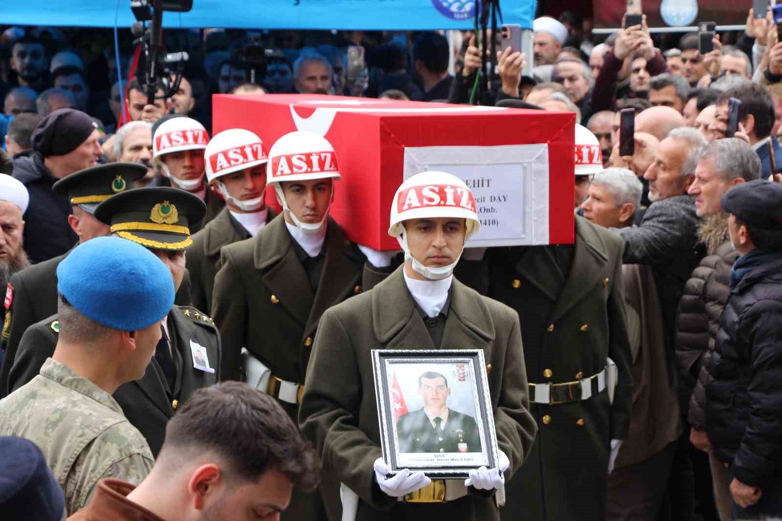 kuzey irakta dron saldirisi sonrasi sehit olan uzman onbasi berat mecit daya son gorev ypTXFqsL