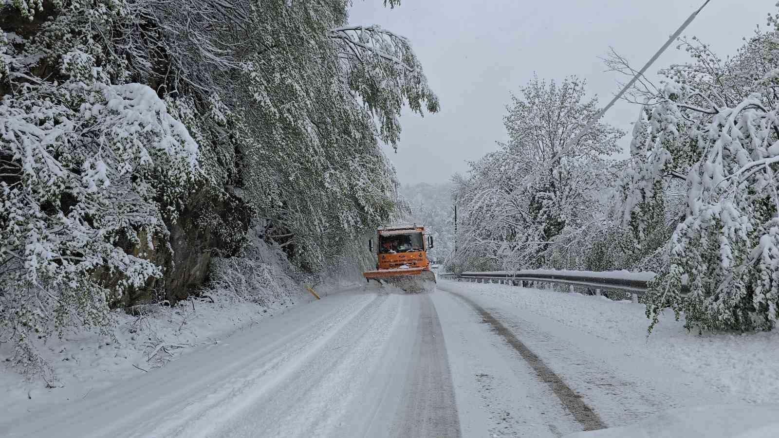 nisan yagmurlari yerini kar yagisina birakti 734Z8DLJ