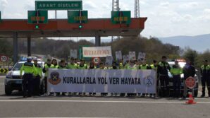 ogrenciler trafik jandarmasi oldu 1BKv7NbU