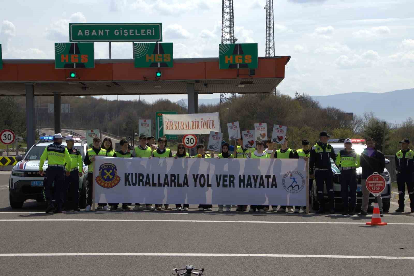 ogrenciler trafik jandarmasi oldu 1BKv7NbU