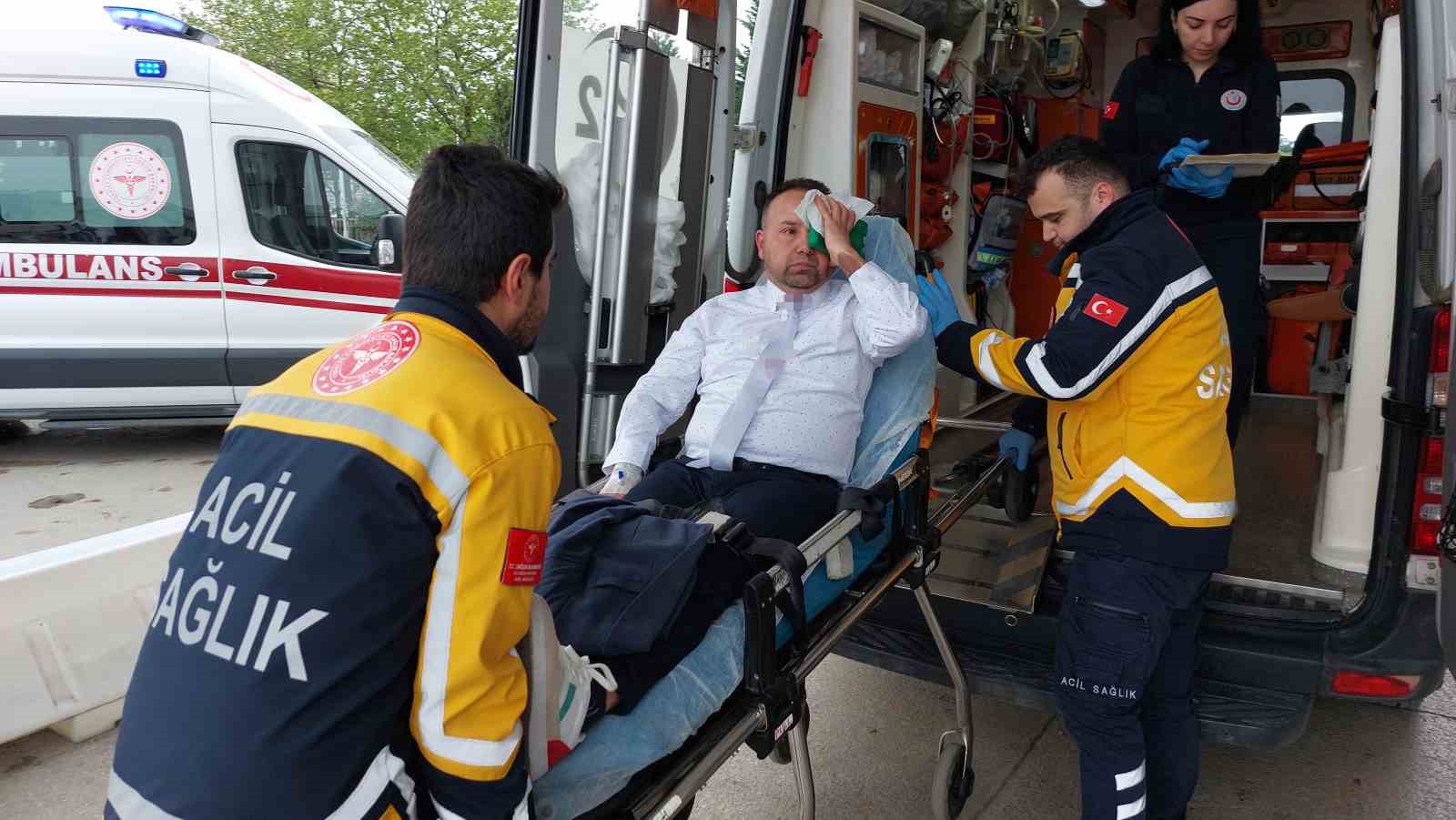 okuldan atilan ogrenci okula gelip nobetci ogretmene saldirarak hastanelik etti ZsOw8lAS