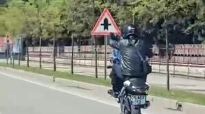 orduda motosiklet ile trafikte sov yapan surucuye ceza yagdi B5DvRML2