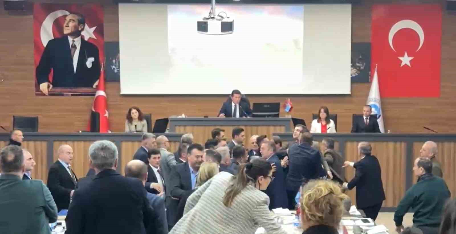 ortahisar belediyesi meclisinde kavga eYQ7MUje