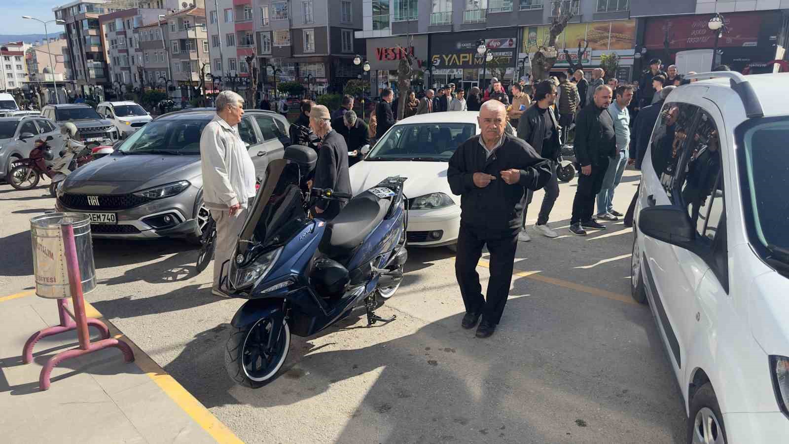 otomobil ile motosiklet carpisti 2 yarali