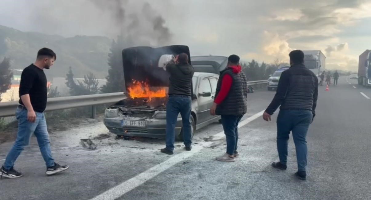 otomobilde cikan yangini vatandaslar ve jandarma sondurdu cagzb8wQ