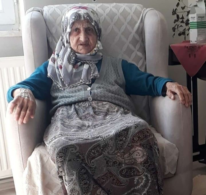 otomobilin carptigi kadin hayatini kaybetti