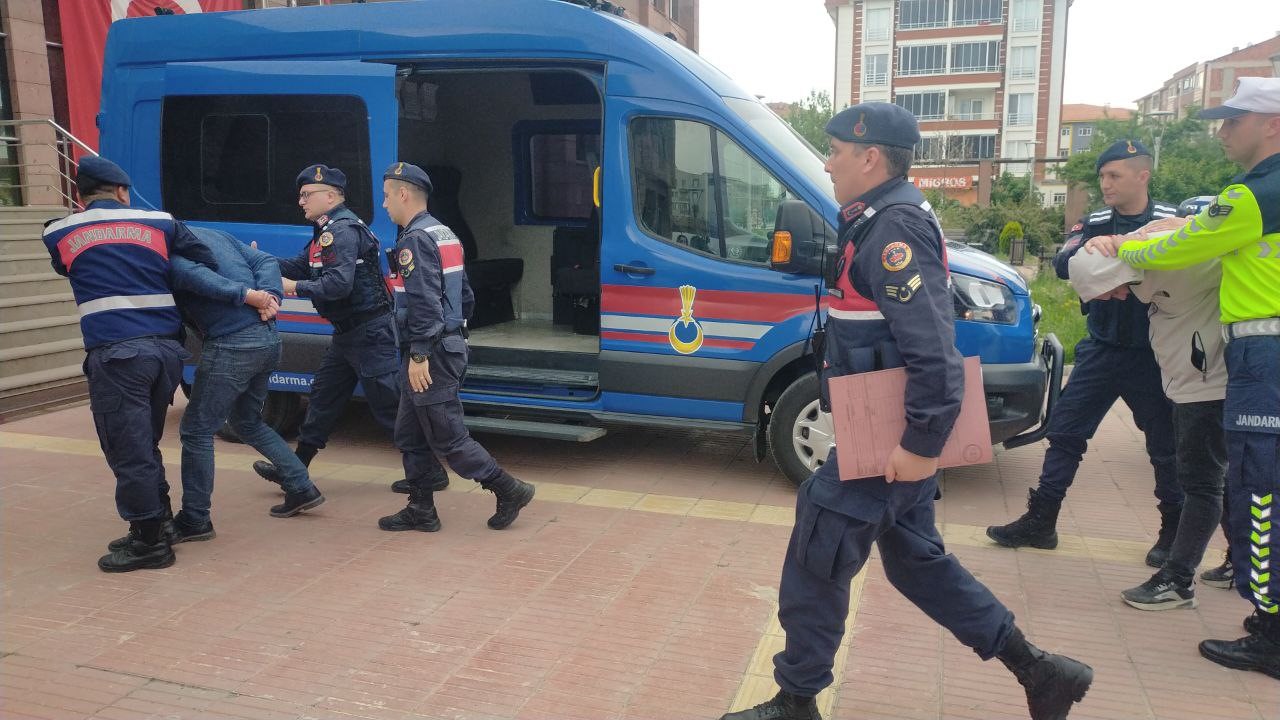 piyasaya surecekleri sentetik ecza haplarla yakalanan 2 sahis tutuklandi 693XiNCi