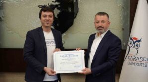 rektoru kirisik akademisyenlerini onurlandirdi rp16nGTg