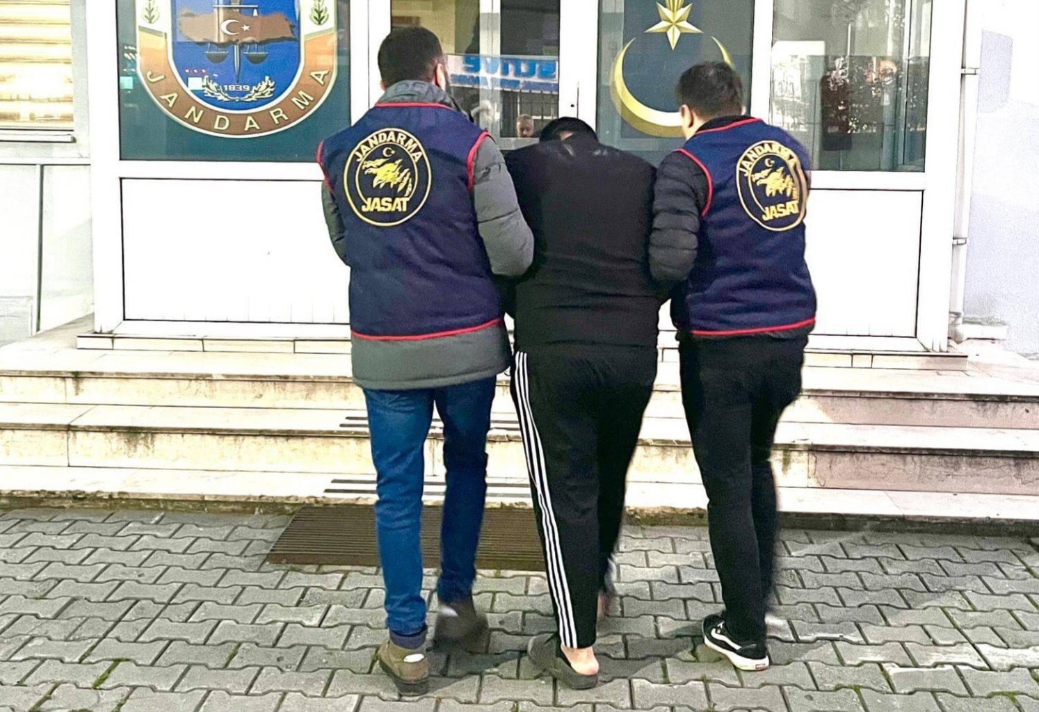samsunda 19 yil 4 ay hapis cezasi bulunan sahis yakalandi