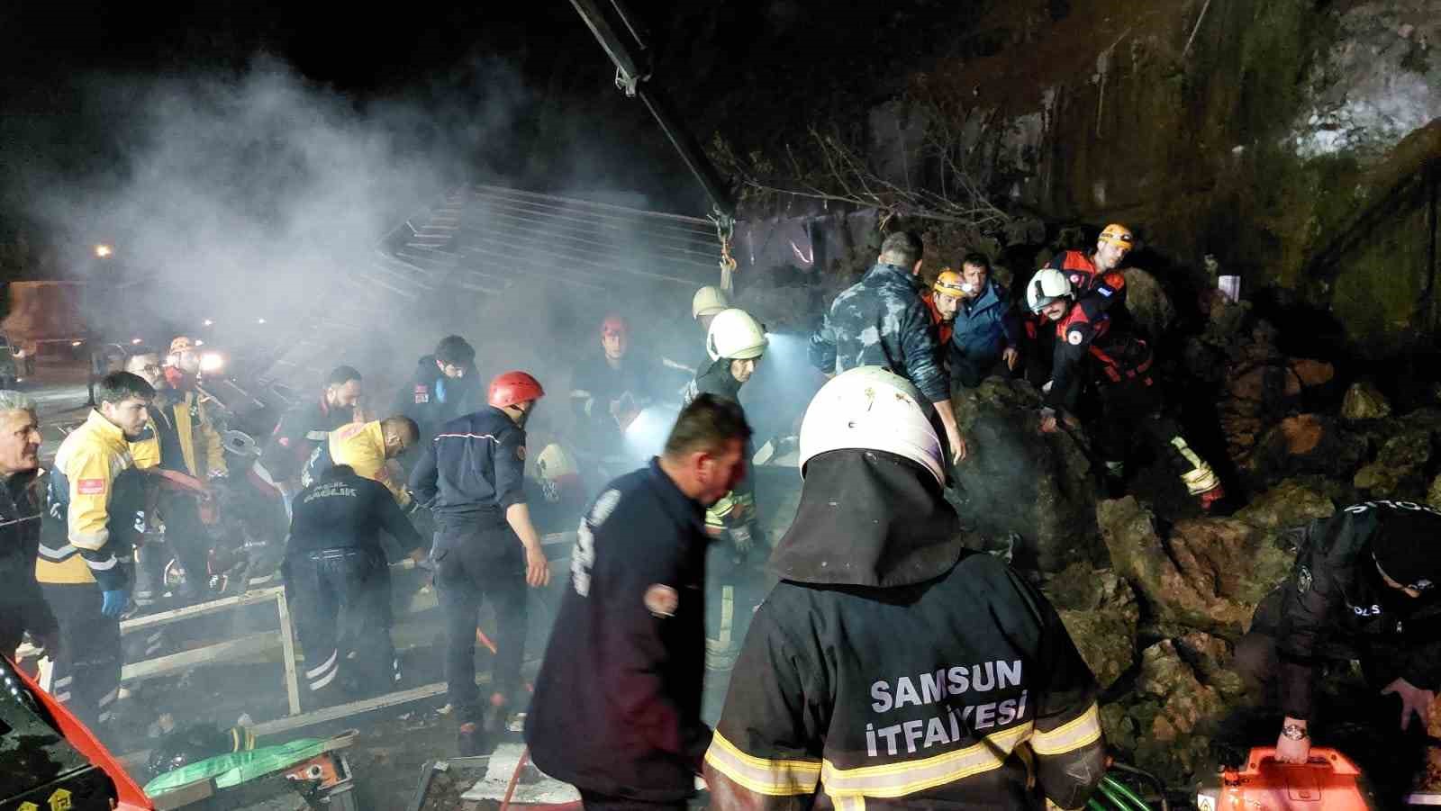 samsunda heyelan akaryakit istasyonunda arama kurtarma calismasi baslatildi lz7K5fHe