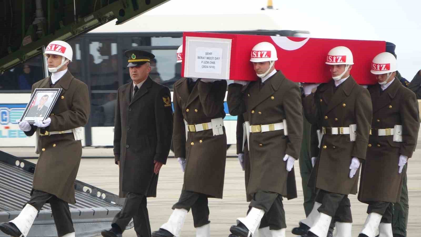 sehit uzman onbasi berat mecit dayin cenazesi askeri ucakla memleketi trabzona getirildi mmE9mOL7