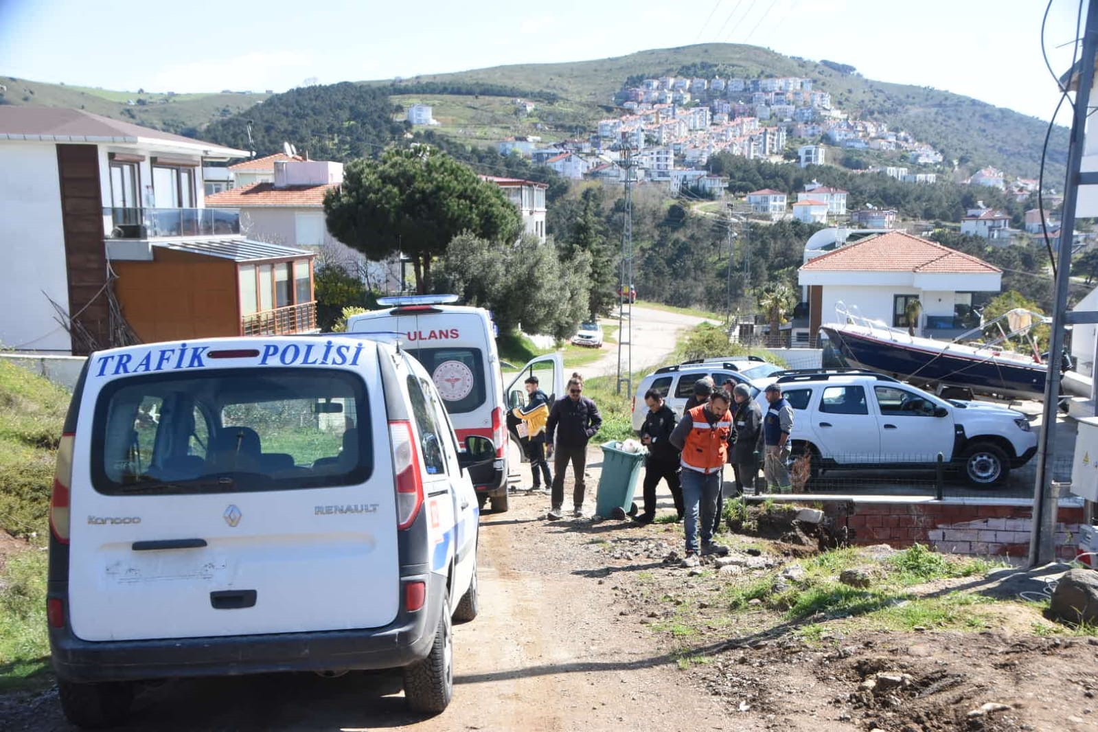 sinopta yuksekten dusen isci yaralandi 2GTs9tuS