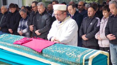 staj yaptigi insaatta duserek hayatini kaybeden lise ogrencisi topraga verildi eEpzOb3d