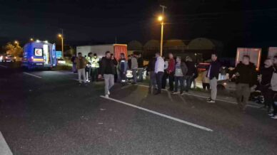 tekerlekli sandalyeyle yolun karsisina gecerken otomobilin carptigi engelli vatandas yaralandi b9aee7n6