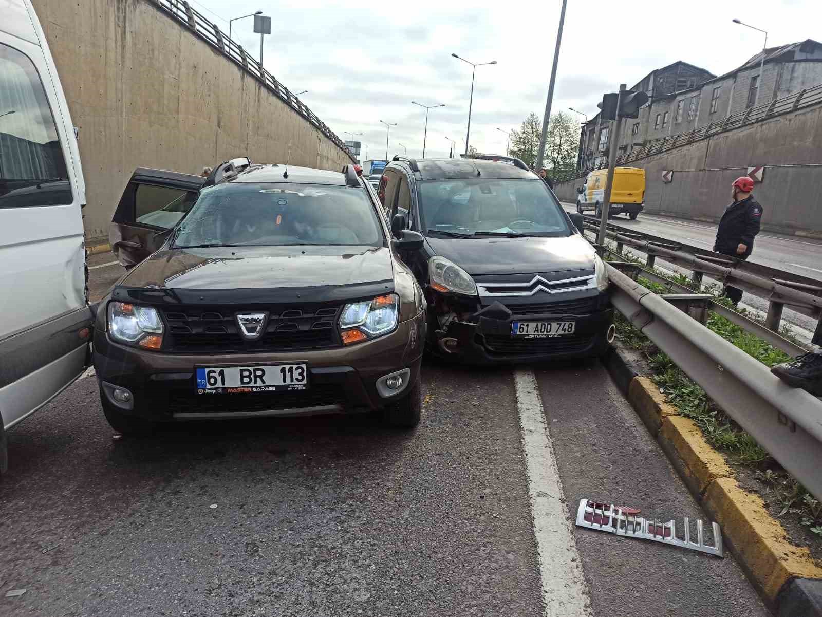 trabzonda 25 arac birbirine girdi 12 yarali vCOWZPEb