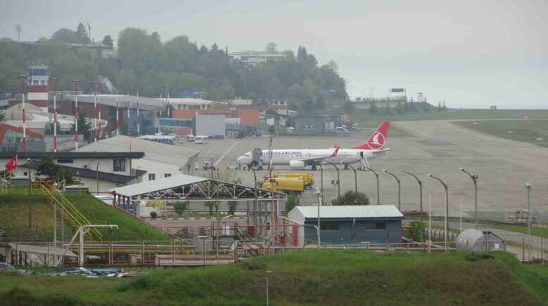 trabzonda hava ulasimina sis engeli bugun de devam ediyor Xr44yeWN