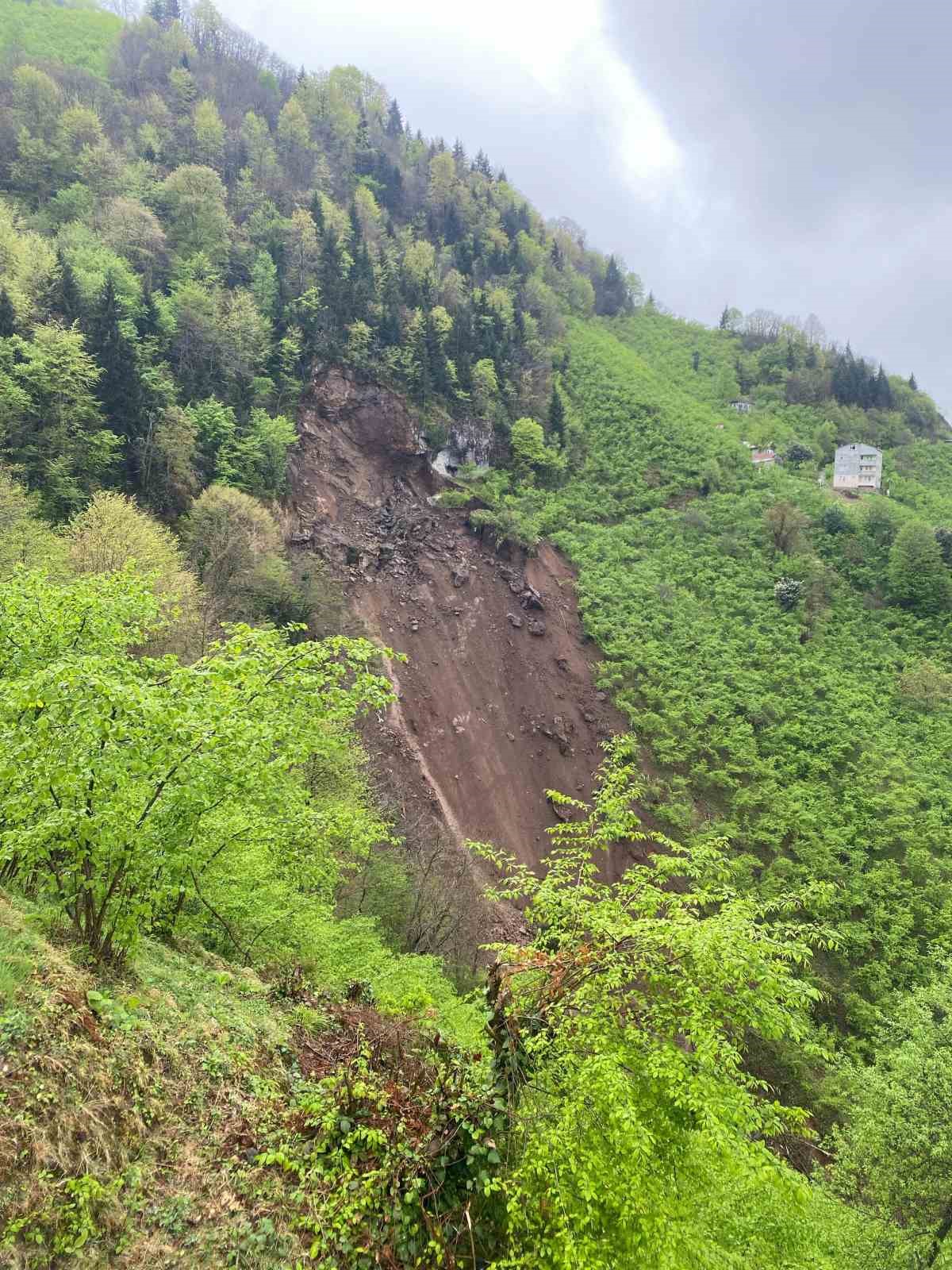 trabzonun arakli ilcesindeki heyelan korkuttu