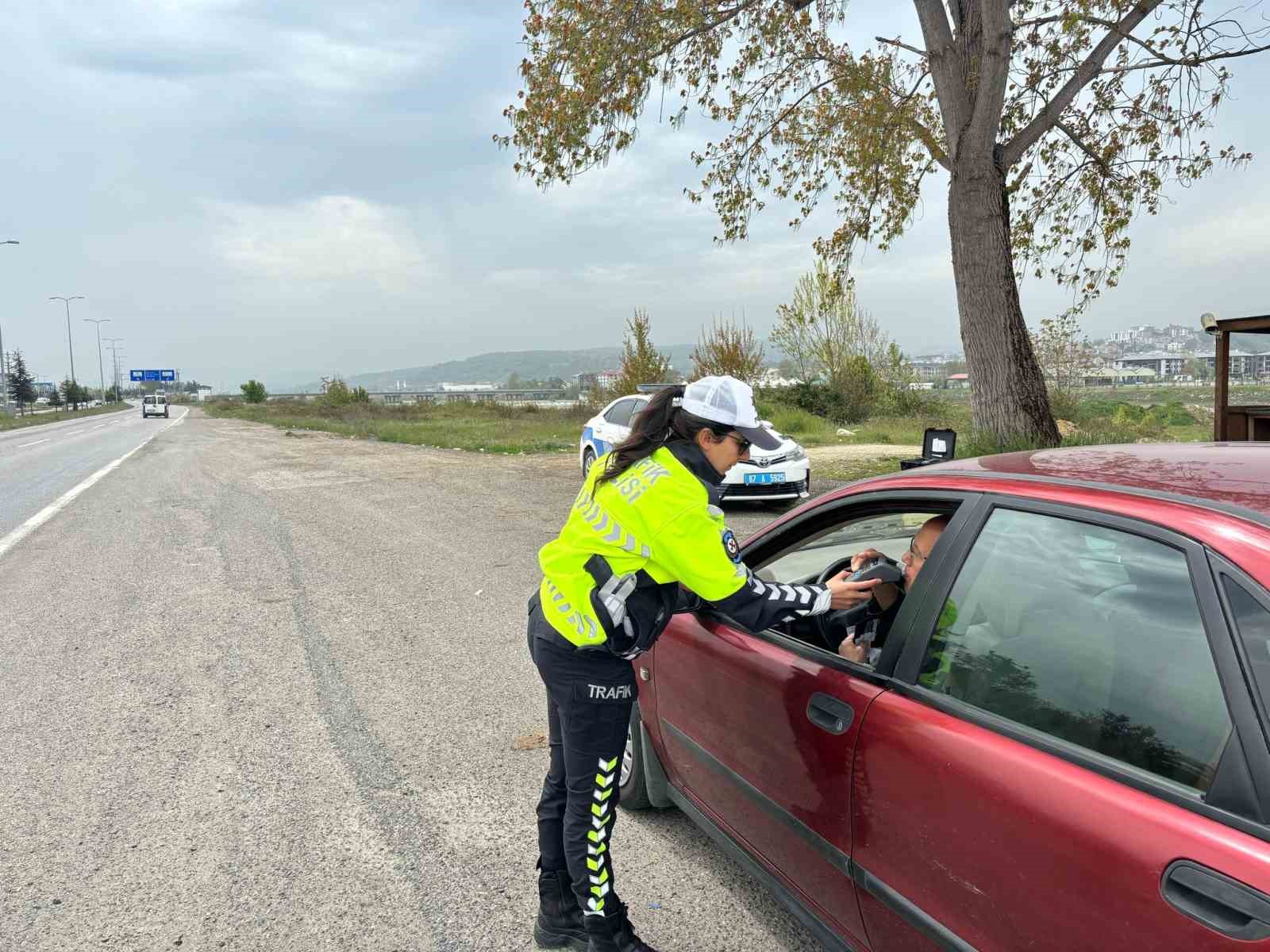 trafik ekiplerinden yolcu tasimaciligina siki denetim QpXnSV3e