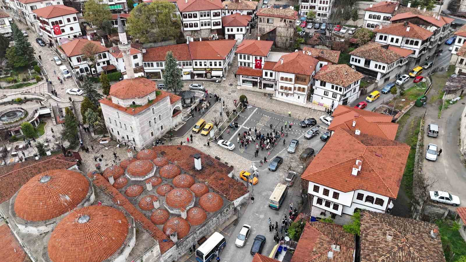 trafik ve ulasim duzenlemeleri safranboluyu bayramda rahatlatti dLtImMCW