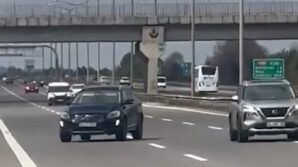 trafikte geri geri giden surucu tehlike sacti 20 bin lira ceza kesildi gVsfhIYM