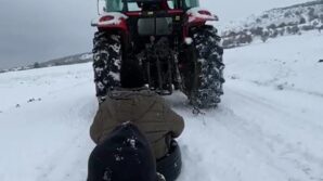 traktore bagladiklari lastiklerle kayak keyfi yaptilar RdNF7I8Q