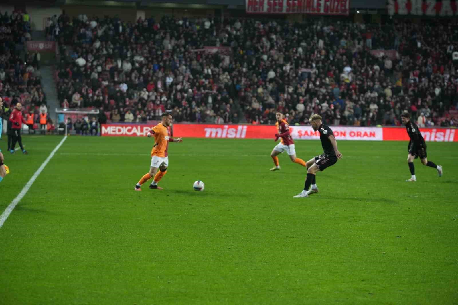 trendyol super lig samsunspor 0 galatasaray 1 mac devam ediyor Ssk4X2lM