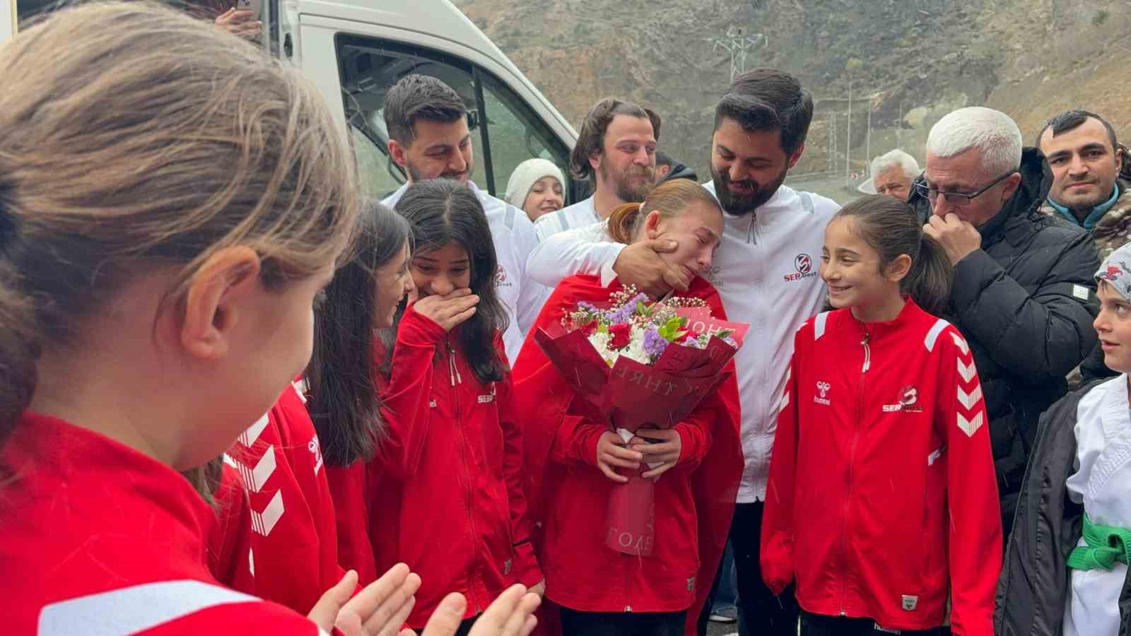 turkiye sampiyonu seyma keskine memleketinde coskulu karsilama 8WZRXCJQ