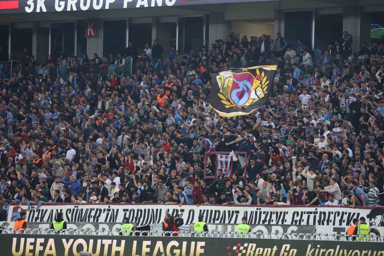 uefa genclik liginde taraftar rekoru kirildi Cyj2nqsP