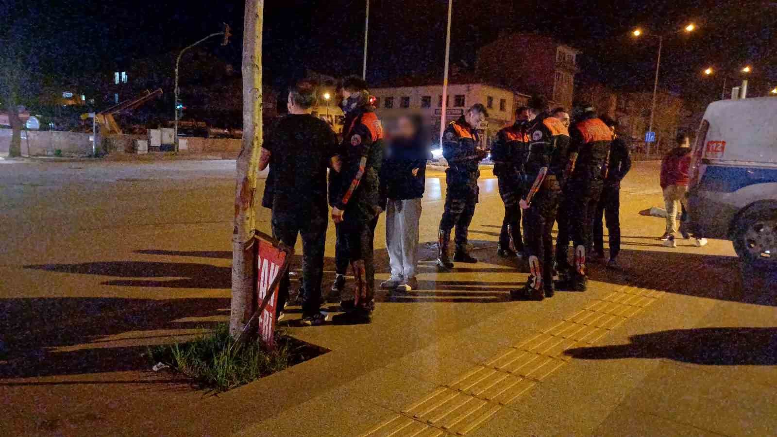 uzerine benzin dokup kendini yakmak isteyen sahsi polis ikna etti