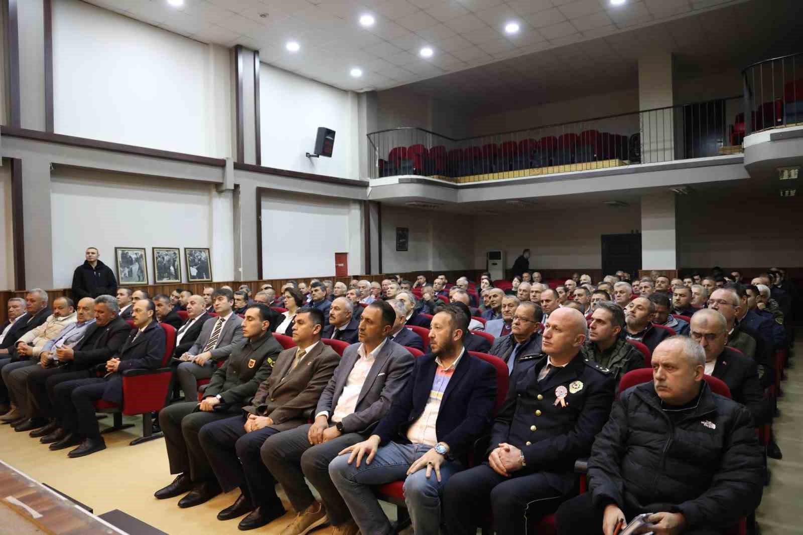 vali hacibektasoglu muhtarlarla bulustu n2I6wMFz