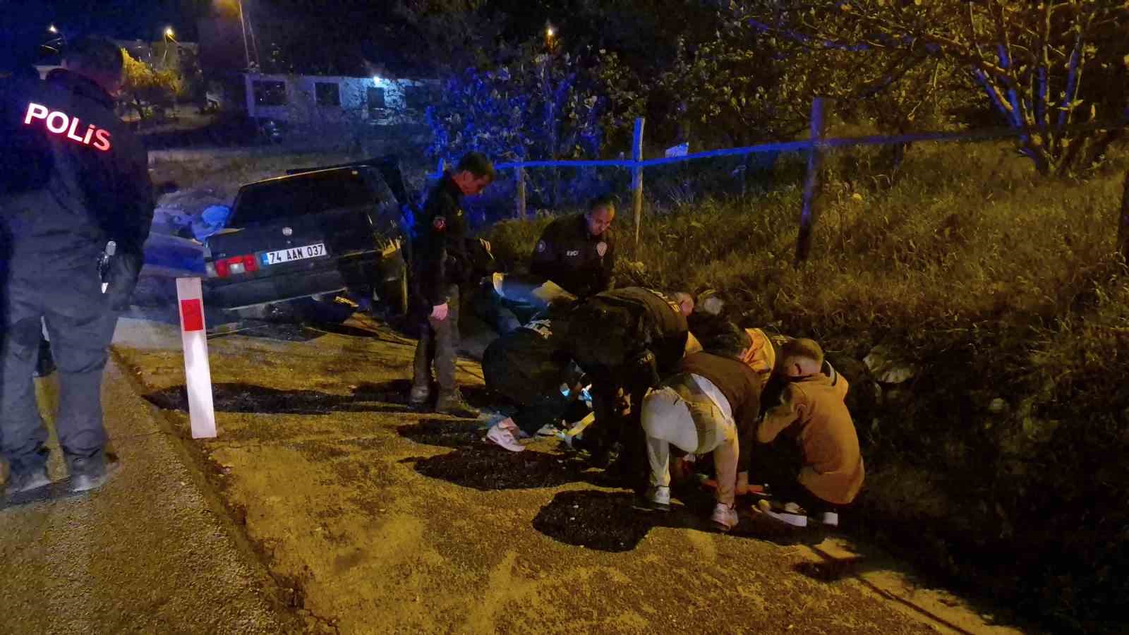 yarali surucuye kovalamaca sirasinda pesinde olan polisler yardim etti ykaG16G9