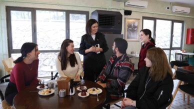 yokun bilim kafe soylesilerinin ilki beunda yok uyesi prof dr karaboganin katilimiyla gerceklestirildi NiMeBWbl