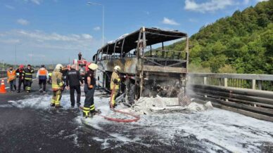yolcu otobusu alevlere teslim oldu yYjNhv3P