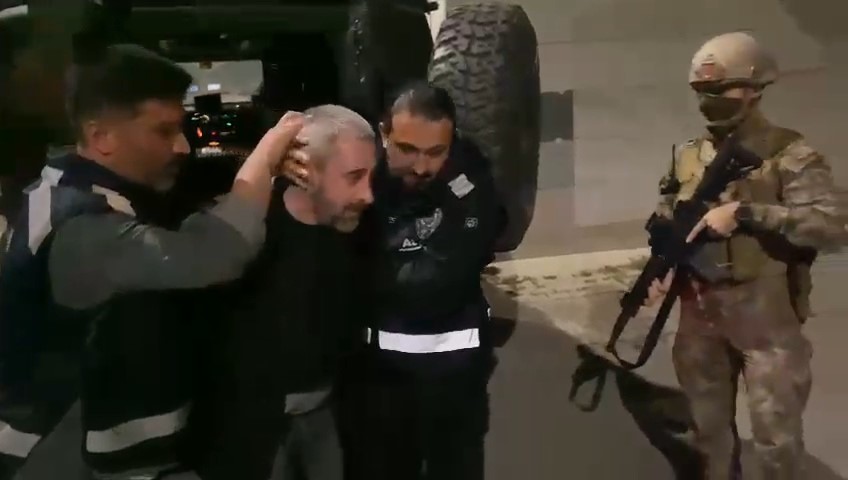 54 ayri guvenlik kamerasina ait 213 saatlik goruntu incelendi berberde kardesini olduren sahis yakalandi U1nbfWO4