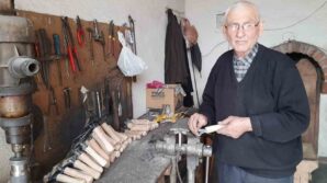 70 yildir hayvan taragi imalati yapiyor nQCGWuE3