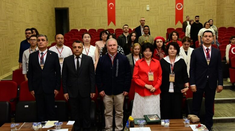 abay ve turk dunyasinin dili edebiyati ve kulturu kastamonuda bulustu VxECYfdD