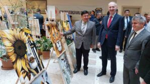 adliye koridorunda el sanatlari sergisi aDwjjykZ