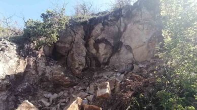 amasyada dagdan kopan dev kaya parcalari korkuttu WMY9ggvt
