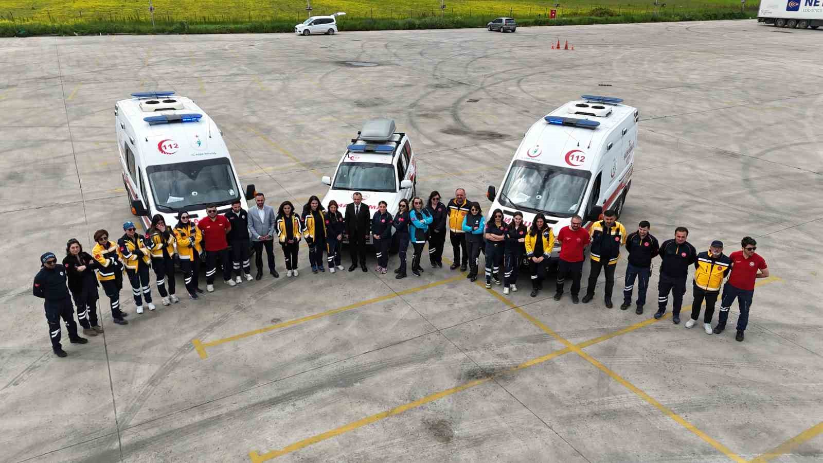 ambulanslarin yeni kahramanlari 16 kadin surucu SBRLLYhW