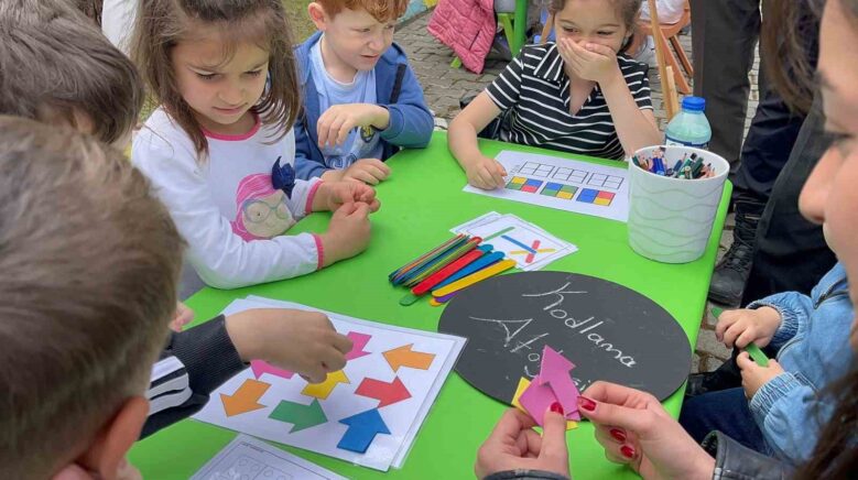 anaokulu ogrencileri doyasiya eglendi 7UsuNWEm