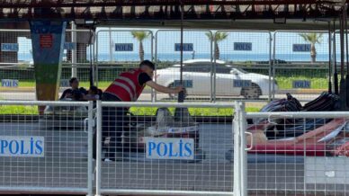 anne ve kizi lunaparkta soku yasadilar Dni7zZnX