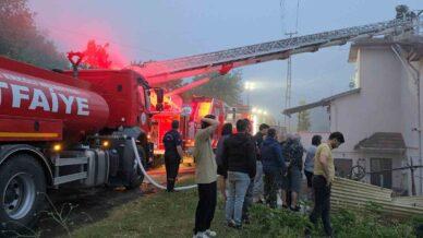 apartmanin catisinda cikan yangin panige neden oldu 26LmXCg8