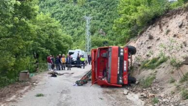 artvinde is makinesi kaza yapti 1 olu 2 yarali aH7B3bKm