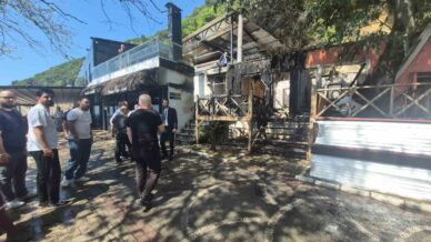 bartinda turistik otelde yangin Ws1VS2Xf