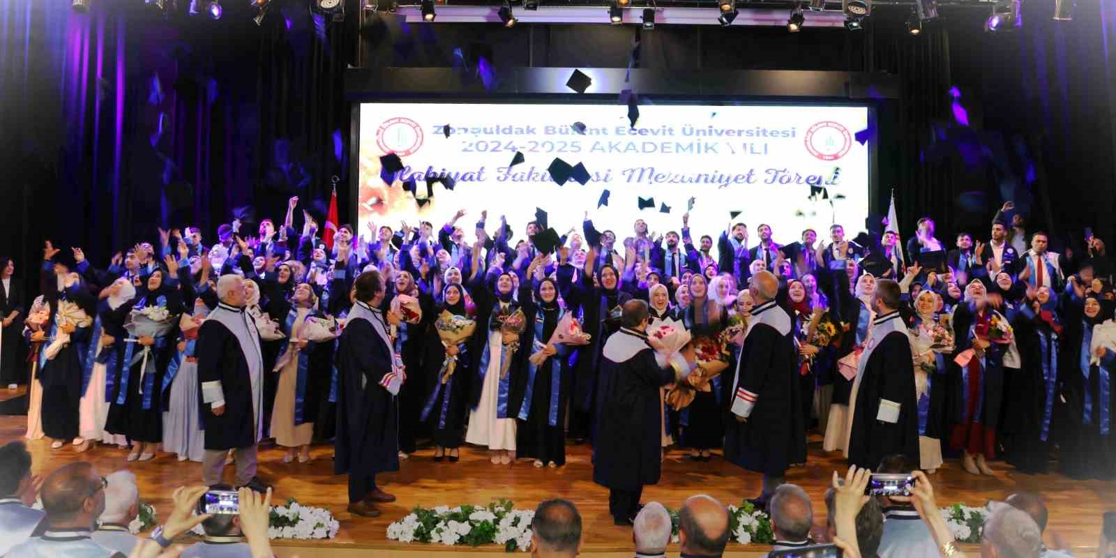beun ilahiyat fakultesi 2024 2025 akademik yili mezunlarini gelecege ugurladi Y4W9GHwf