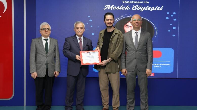 beun iletisim fakultesinin duzenledigi soyleside mert uzunmehmet ogrencilerle bulustu shdmCDA8