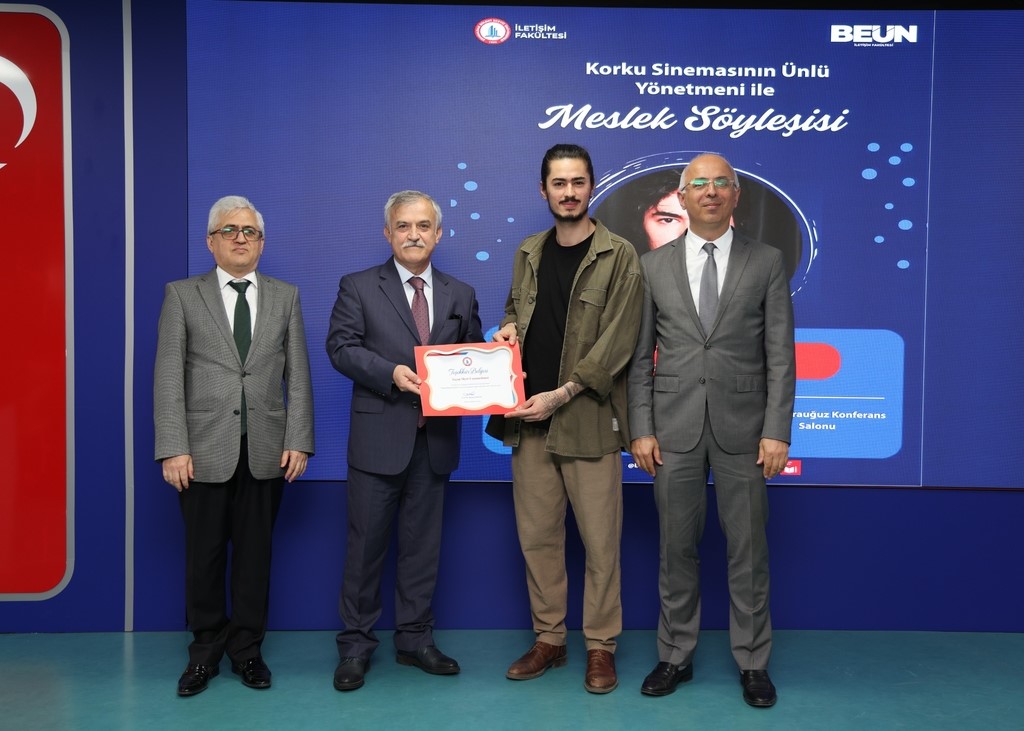 beun iletisim fakultesinin duzenledigi soyleside mert uzunmehmet ogrencilerle bulustu shdmCDA8